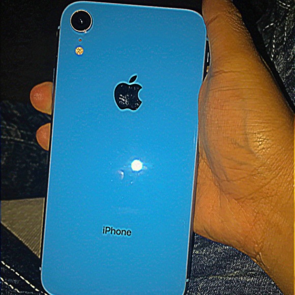 iPhone XR - Picture 3 of 3